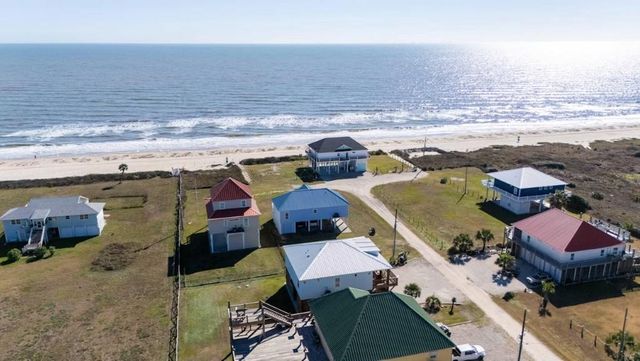 773 Bolivar Dunes Boulevard, Gilchrist, TX 77617