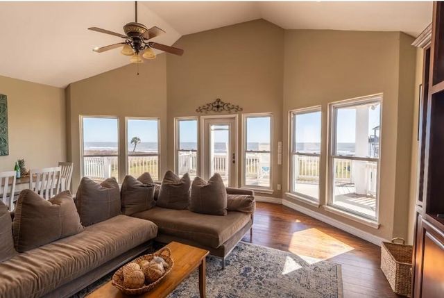 773 Bolivar Dunes Boulevard, Gilchrist, TX 77617