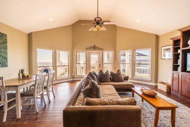 773 Bolivar Dunes Boulevard, Gilchrist, TX 77617