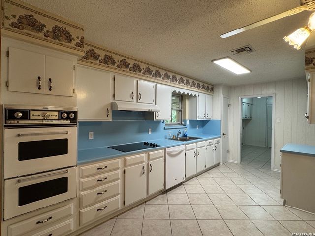 20325 GRASS CREEK RD, Garden Ridge, TX 78266