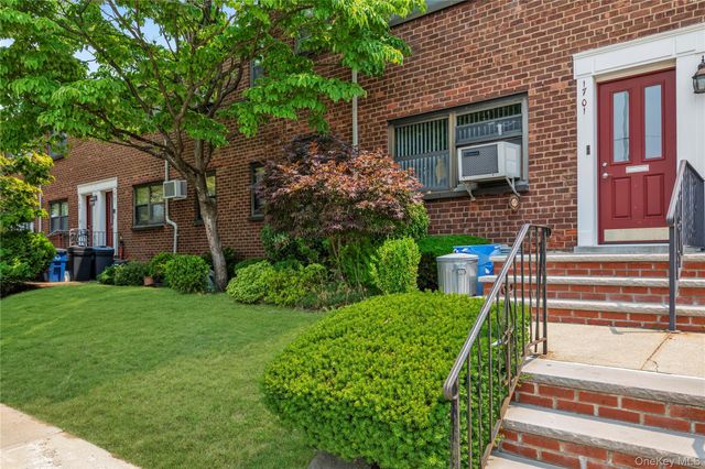 17-01 Utopia Parkway 1, Whitestone, NY 11357