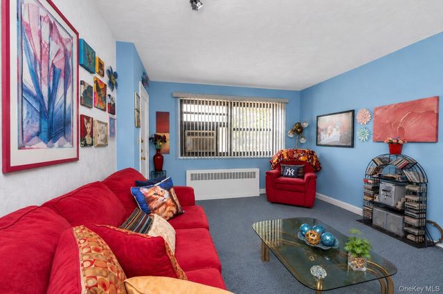 17-01 Utopia Parkway 1, Whitestone, NY 11357