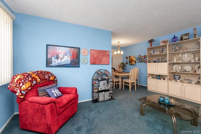17-01 Utopia Parkway 1, Whitestone, NY 11357