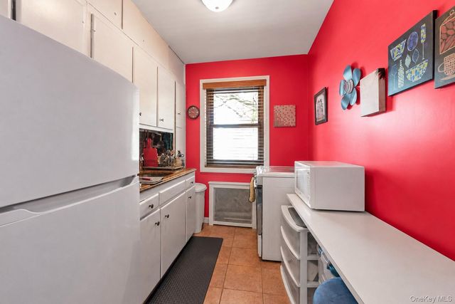 17-01 Utopia Parkway 1, Whitestone, NY 11357