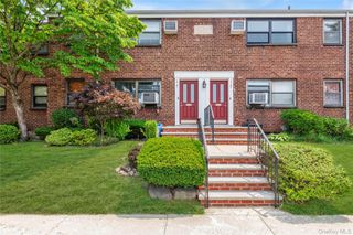 17-01 Utopia Parkway 1, Whitestone, NY 11357