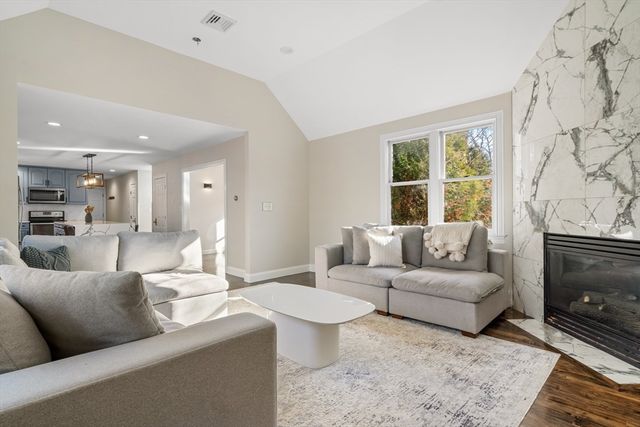 14 Hickory Ln, Ipswich, MA 01938