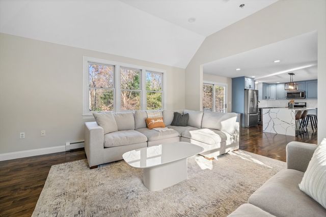 14 Hickory Ln, Ipswich, MA 01938