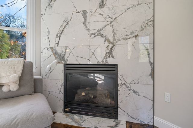 14 Hickory Ln, Ipswich, MA 01938