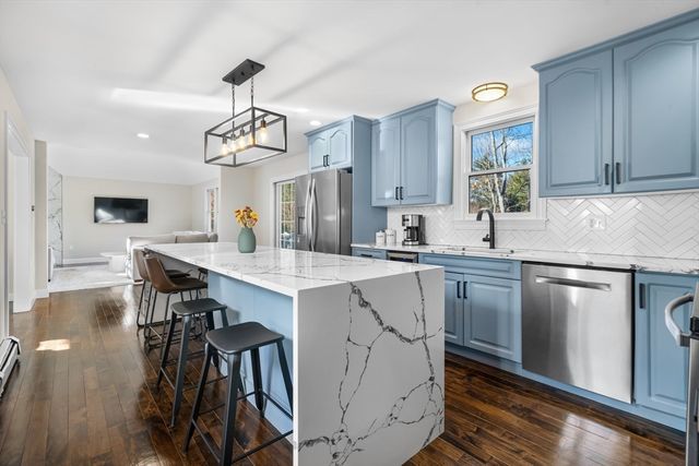 14 Hickory Ln, Ipswich, MA 01938