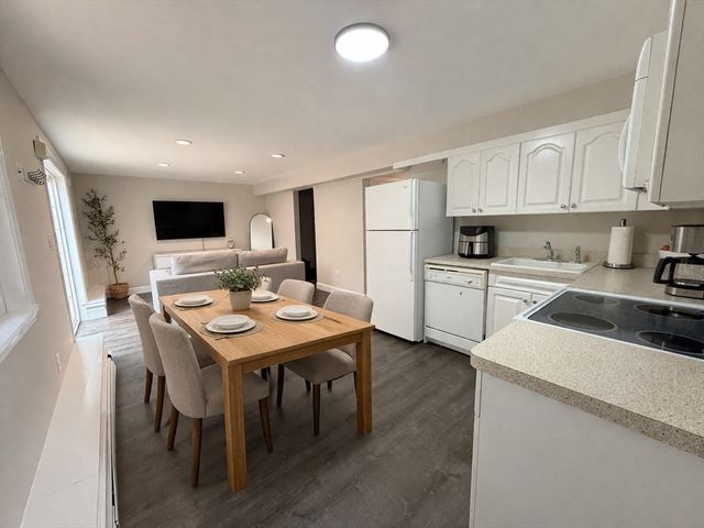 14 Hickory Ln, Ipswich, MA 01938