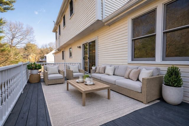 14 Hickory Ln, Ipswich, MA 01938