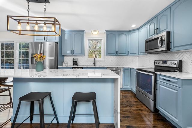 14 Hickory Ln, Ipswich, MA 01938