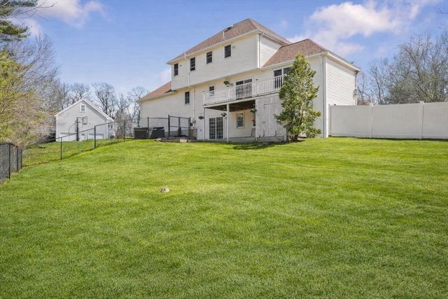 14 Hickory Ln, Ipswich, MA 01938