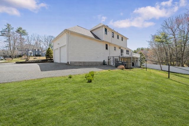 14 Hickory Ln, Ipswich, MA 01938