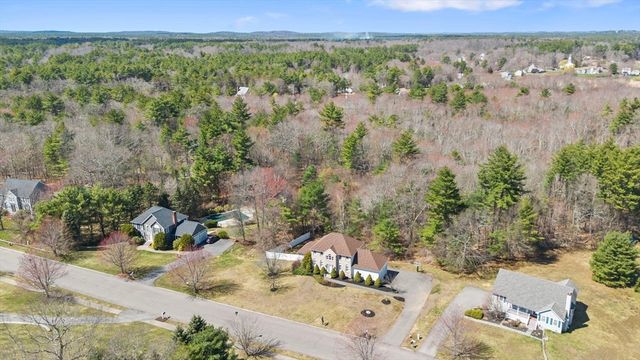 14 Hickory Ln, Ipswich, MA 01938