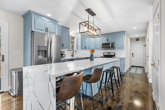 14 Hickory Ln, Ipswich, MA 01938