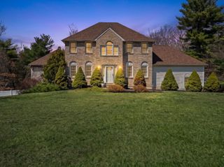 14 Hickory Ln, Ipswich, MA 01938