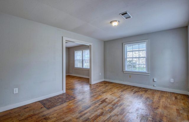 607 James, Searcy, AR 72143