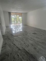 406 NW 68th Ave 215, Plantation, FL 33317