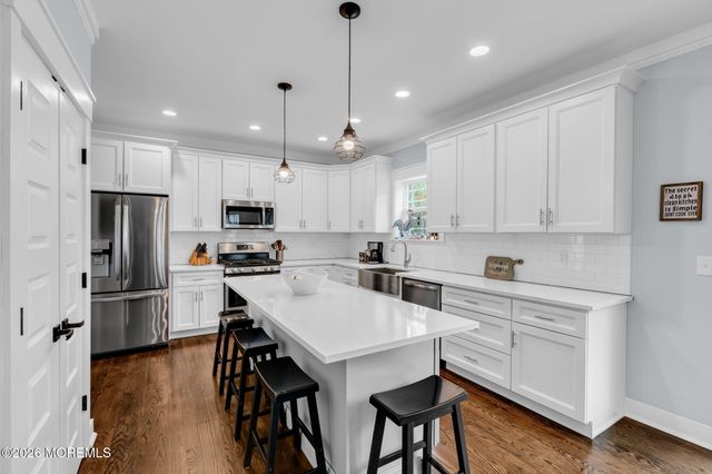 555 Egenolf Avenue, Bayville, NJ 08721