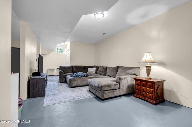 555 Egenolf Avenue, Bayville, NJ 08721