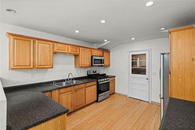 7909 E 99th Street, Kansas City, MO 64134