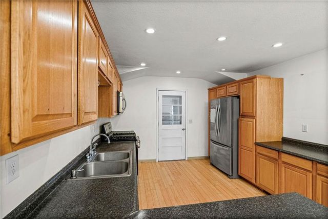 7909 E 99th Street, Kansas City, MO 64134