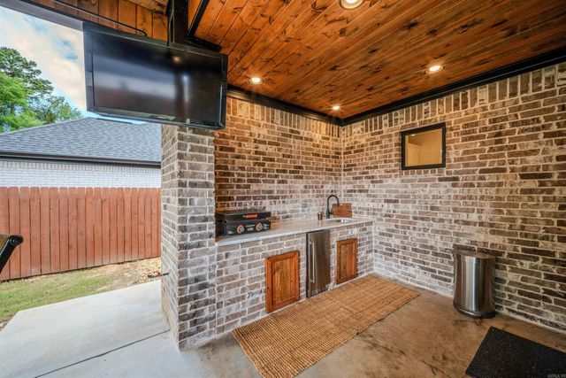 6037 Coral Ridge Drive, Alexander, AR 72002