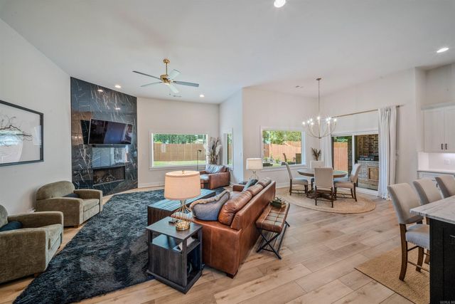 6037 Coral Ridge Drive, Alexander, AR 72002