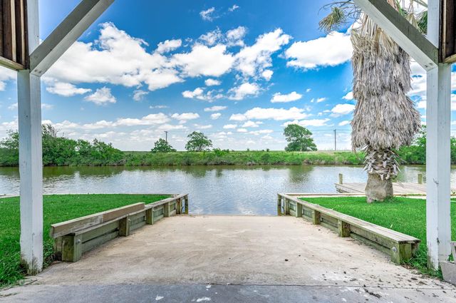 171 Cr 299, Sargent, TX 77414