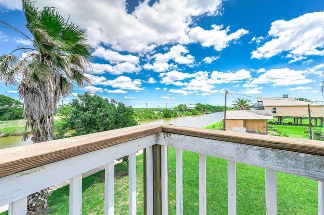 171 Cr 299, Sargent, TX 77414