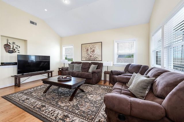 171 Cr 299, Sargent, TX 77414