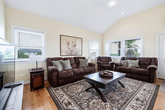 171 Cr 299, Sargent, TX 77414