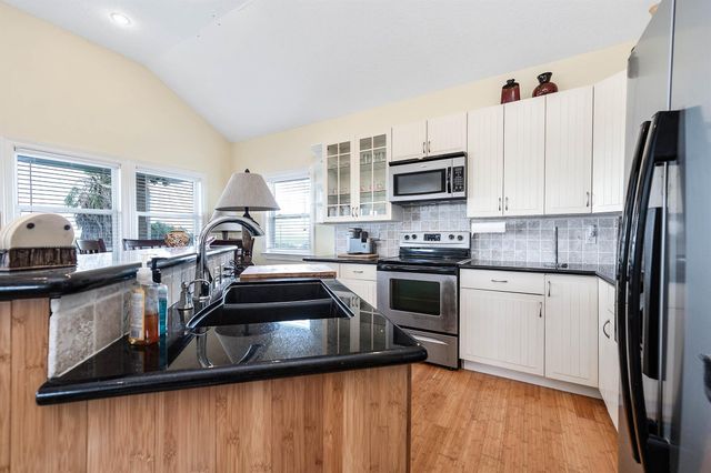 171 Cr 299, Sargent, TX 77414