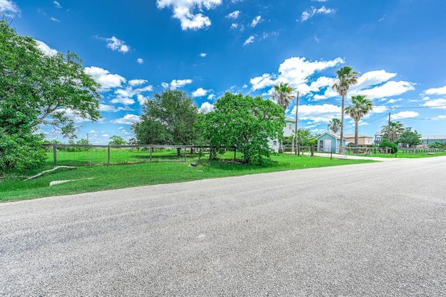 171 Cr 299, Sargent, TX 77414