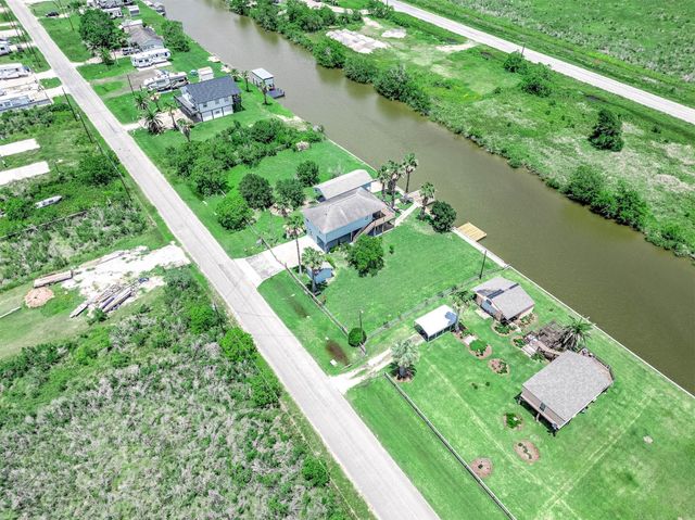 171 Cr 299, Sargent, TX 77414