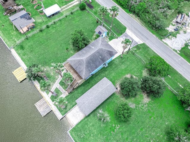 171 Cr 299, Sargent, TX 77414