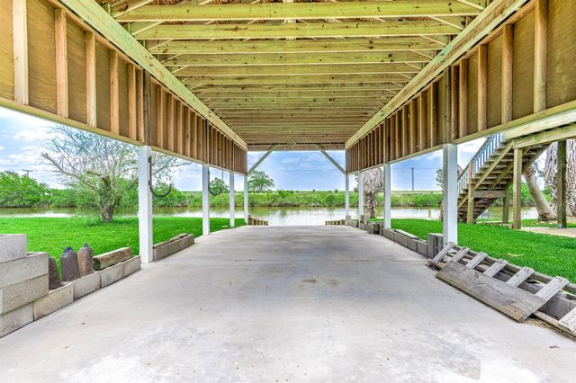 171 Cr 299, Sargent, TX 77414