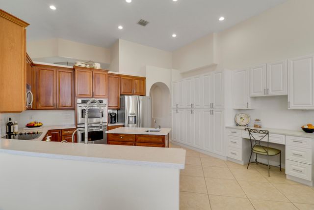 660 SW Yacht Basin Way, Stuart, FL 34997