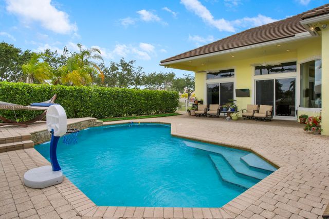 660 SW Yacht Basin Way, Stuart, FL 34997