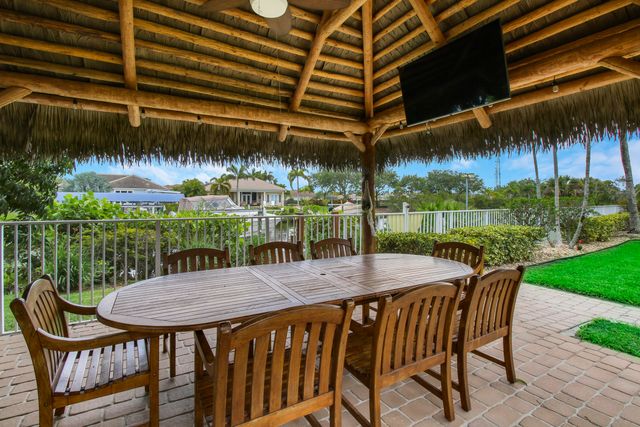 660 SW Yacht Basin Way, Stuart, FL 34997