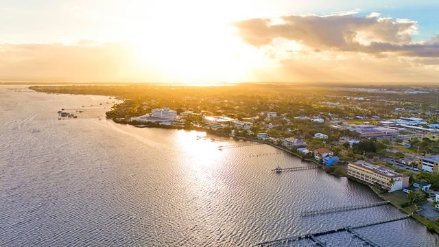 660 SW Yacht Basin Way, Stuart, FL 34997