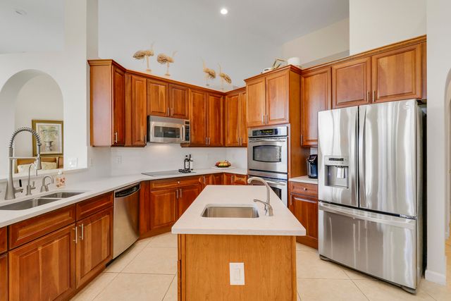 660 SW Yacht Basin Way, Stuart, FL 34997