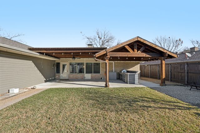 902 Windsong Trail, Richardson, TX 75081