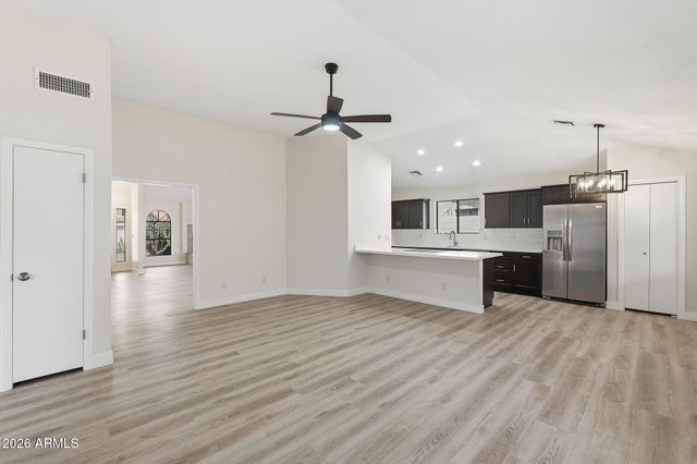 7113 W JULIE Drive, Glendale, AZ 85308