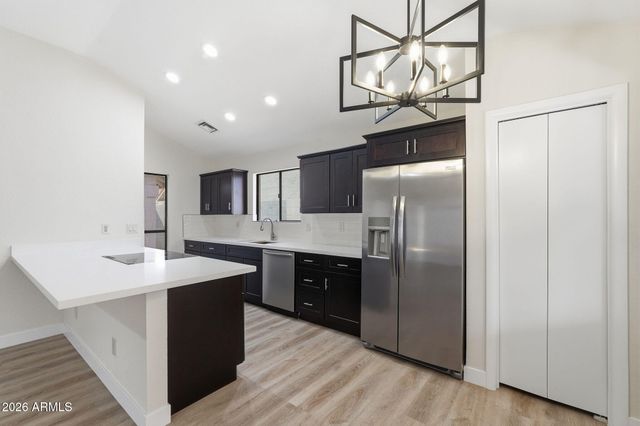 7113 W JULIE Drive, Glendale, AZ 85308