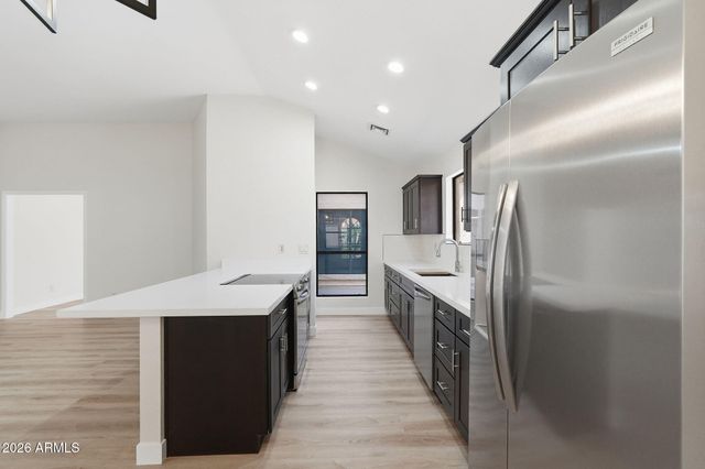 7113 W JULIE Drive, Glendale, AZ 85308