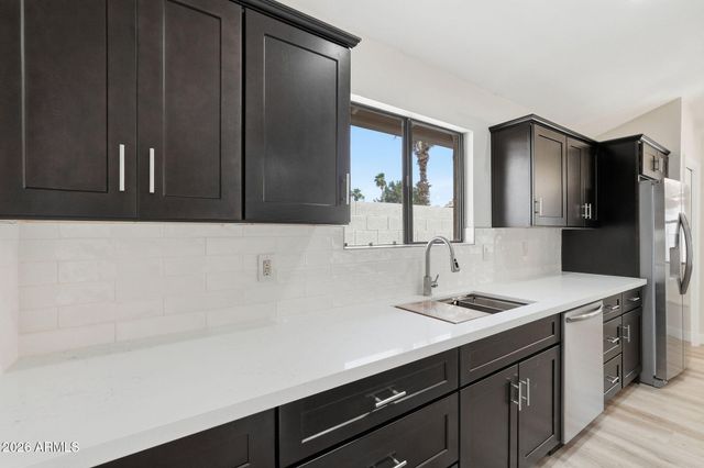 7113 W JULIE Drive, Glendale, AZ 85308