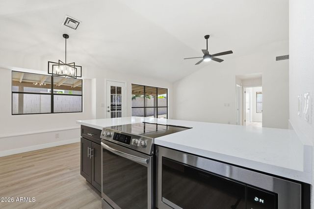 7113 W JULIE Drive, Glendale, AZ 85308