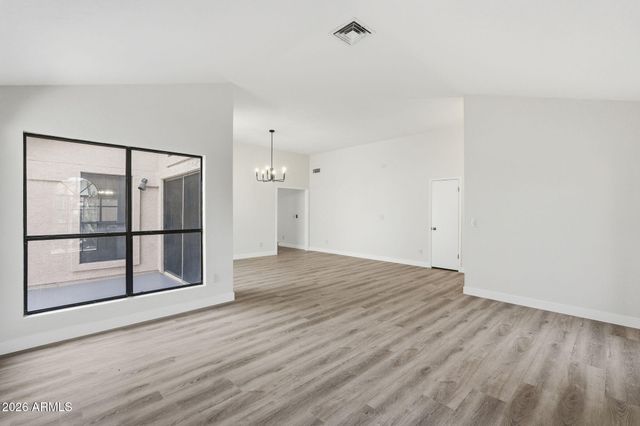 7113 W JULIE Drive, Glendale, AZ 85308